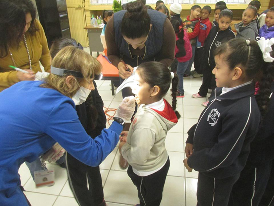 Más de mil estudiantes han recibido atención  en programa preventivo del DIF, enfocado a la salud bucal 