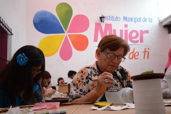 Benefició Municipio a más de 40 mil mujeres con programas 