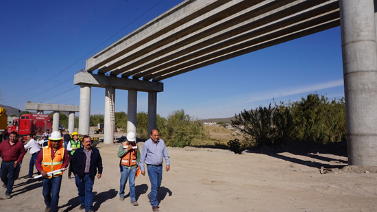 Crece Coahuila en obras; supervisa Rubén Moreira puente 