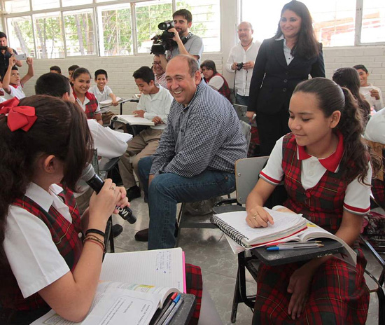 En Coahuila hay más jóvenes en las aulas.-  Rubén Moreira 