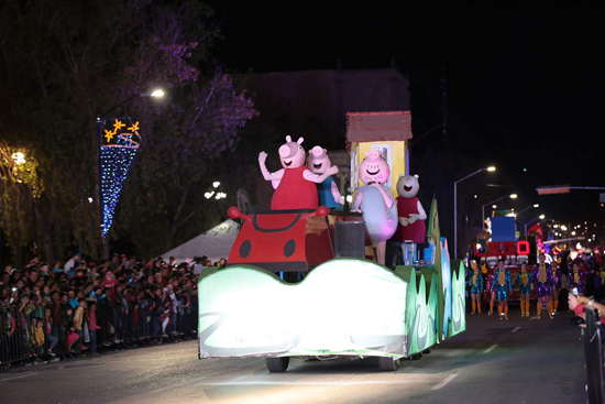 Realizan desfile "Coahuila Brilla" y Coca Cola: el más grande de su historia con 250 mil espectadores 