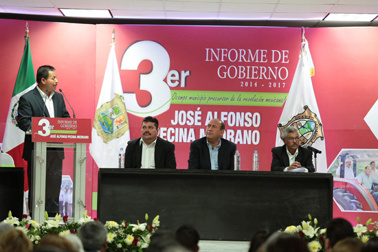 Reconocen alcaldes trabajo de Rubén Moreira Valdez 
