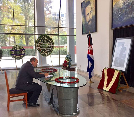 Visita gobernador Embajada de Cuba en México; expresa sus condolencias 
