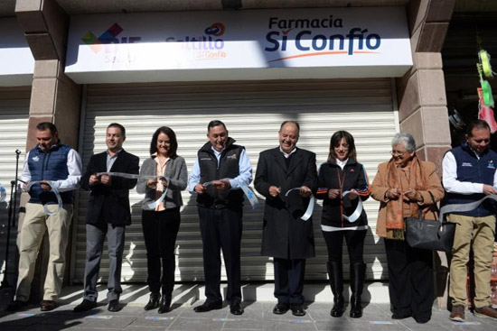 Inaugura Municipio farmacia y estética en Mercado Juárez 
