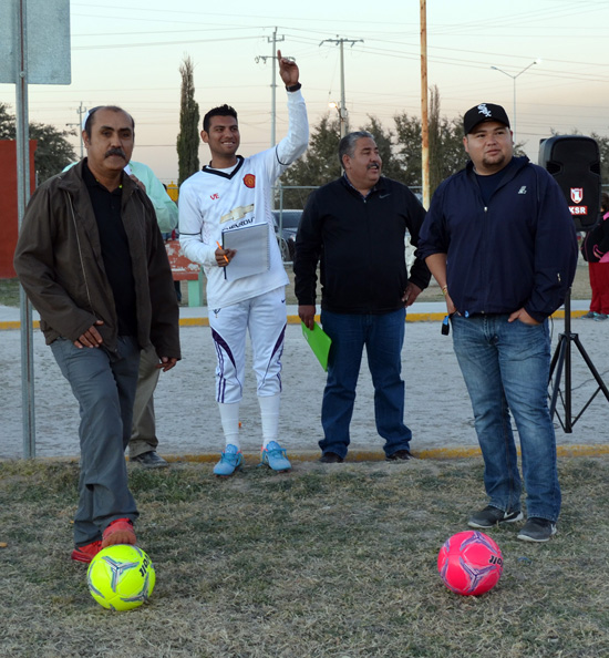Inauguran Liga de Fútbol 8 Libre en Nava 