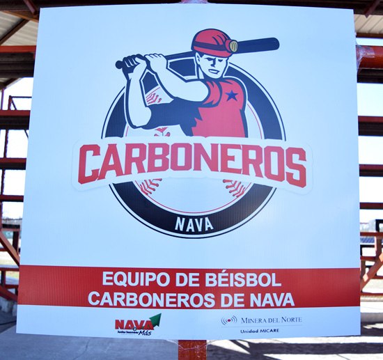 Presenta alcaldesa nueva imagen del equipo de béisbol Carboneros de Nava 