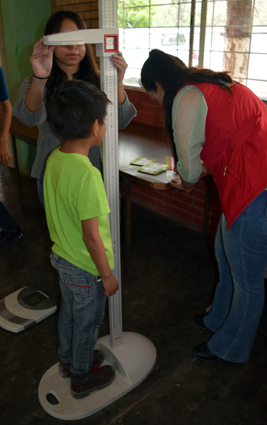 Entrega DIF Coahuila suplemento alimenticio para menores en Nava 
