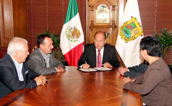 Firma Rubén Moreira decreto que va contra narco-corridos 