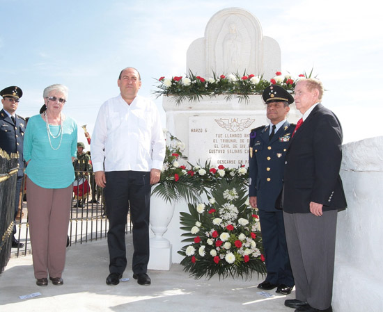 Gobierno del Estado y Fuerza Aérea Mexicana rinden homenaje al piloto aviador Gustavo Adolfo Salinas Camiña 