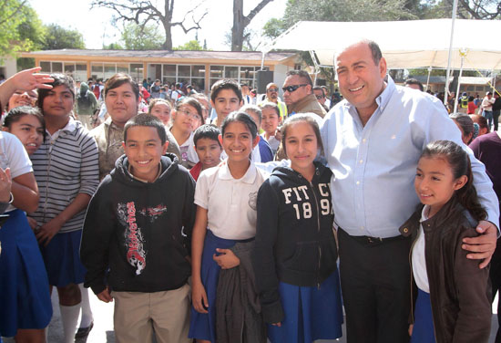 Líderes reconocen a Rubén Moreira Valdez el trabajo en educación 