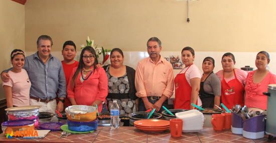Reconoce alcalde el esfuerzo de familia por ampliar  comedor “Antojitos Chávez” 