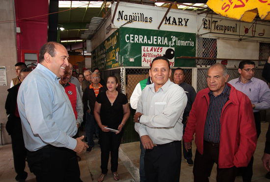 Supervisa gobernador trabajos de remodelación del mercado Juárez de Torreón 