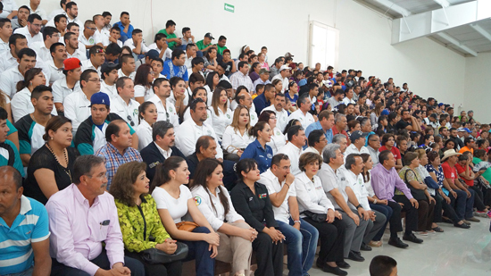 Entregan gimnasio municipal a la comunidad deportiva de Nueva Rosita 