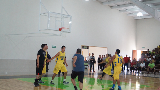 Entregan gimnasio municipal a la comunidad deportiva de Nueva Rosita 