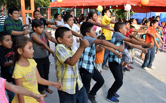 Festeja ayuntamiento de Nava a más de 400 niños y niñas 