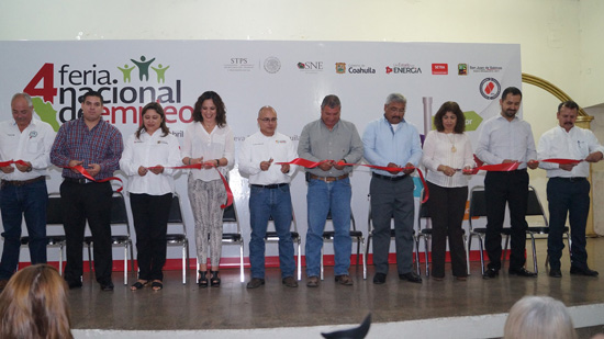Llevan a cabo cuarta Feria Nacional del Empleo en Nueva Rosita 
