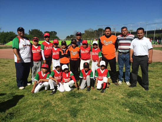 Ricardo Aguirre apoya al béisbol infantil participando en la Liga Williamsport 