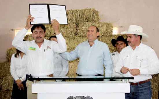 Seguimos avanzando, firmamos convenio de apoyo al agro.- Rubén Moreira 
