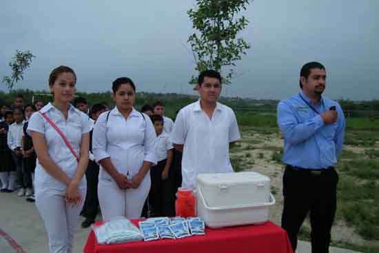  Aplican primeras dosis de vacunas a alumnos de la escuela primaria “Centenario del Ejército Mexicano” 