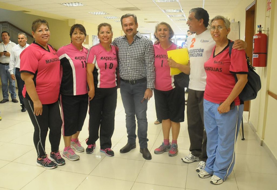 Apoyará Municipio a maestros pensionados que viajarán a Cancún a torneo de Cachibol 