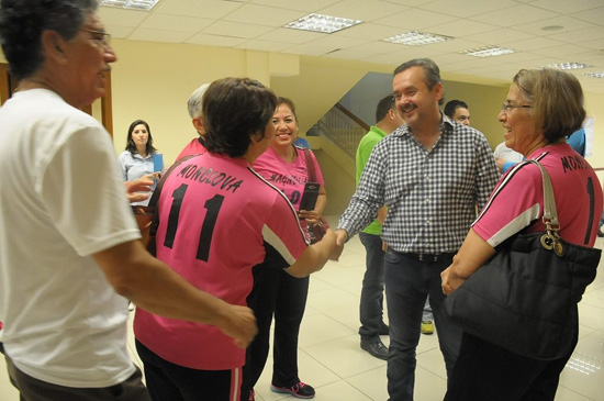 Apoyará Municipio a maestros pensionados que viajarán a Cancún a torneo de Cachibol 