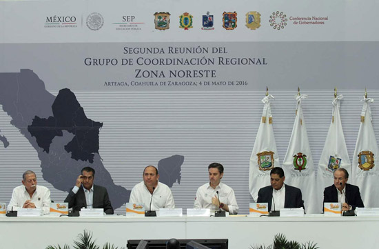 El titular de la SEP y gobernadores firman el acuerdo de Arteaga 