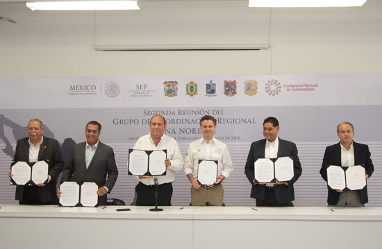El titular de la SEP y gobernadores firman el acuerdo de Arteaga 