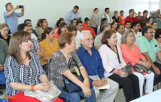 Gobierno de unidad rifó 4 viajes a Mazatlán y otros regalos entre 2,232 maestros de Acuña 