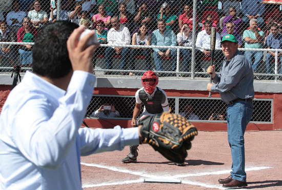 Inaugura gobernador rehabilitación del emblemático parque de béisbol de San Pedro 