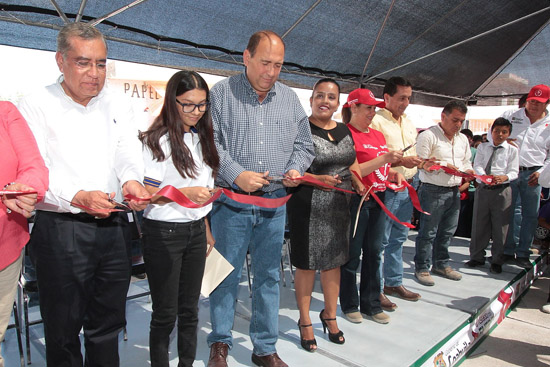 Inaugura Rubén Moreira Valdez obra de pavimentación en el ejido Santo Tomás, municipio de Matamoros 
