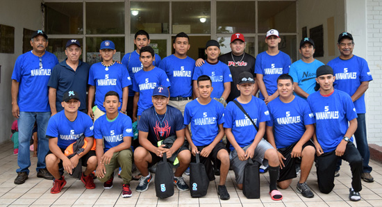 Participan en etapa nacional equipo de béisbol 5 Manantiales 