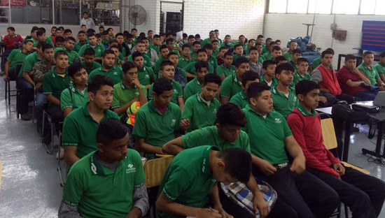 PARTICIPAN MÁS DE 200 ESTUDIANTES EN CONFERENCIA “JÓVENES EXITOSOS, FAMILIAS FELICES” 