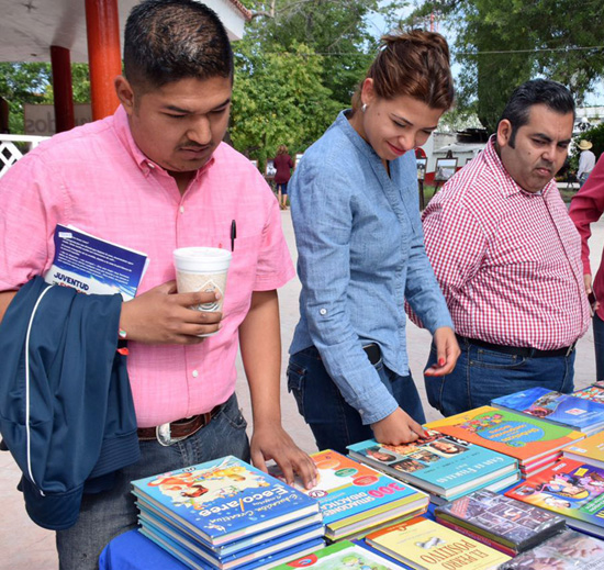 Realizan con éxito Feria del Libro Nava 2016 