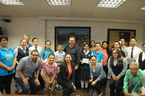 Reconoce el Alcalde Licenciado Gerardo García el esfuerzo de alumnos destacados en Matemáticas 