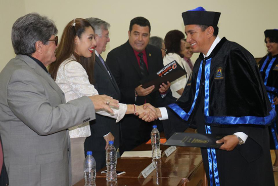 Nuevos Profesionistas entrega UA de C a la Sociedad en la Unidad Torreón 