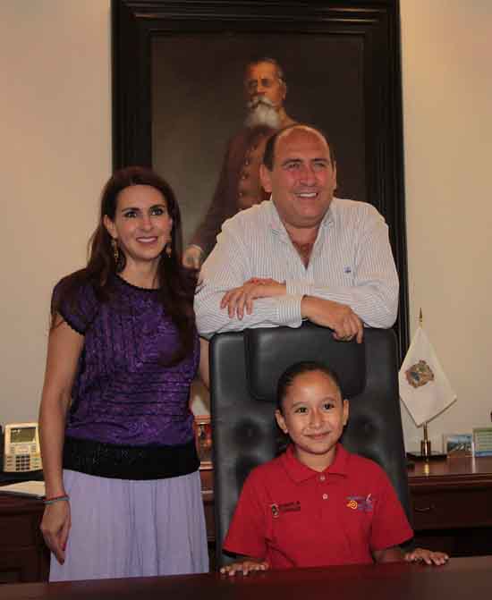 Reconoce Rubén Moreira Valdez a niña difusora de los Derechos Humanos 