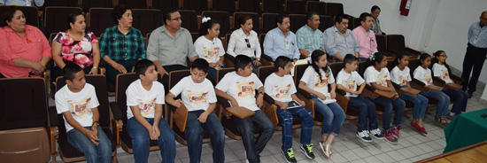 Recorre instalaciones de CFE alcaldesa Ana Gabriela Fernández y el Cabildo Infantil 2016 de Nava 