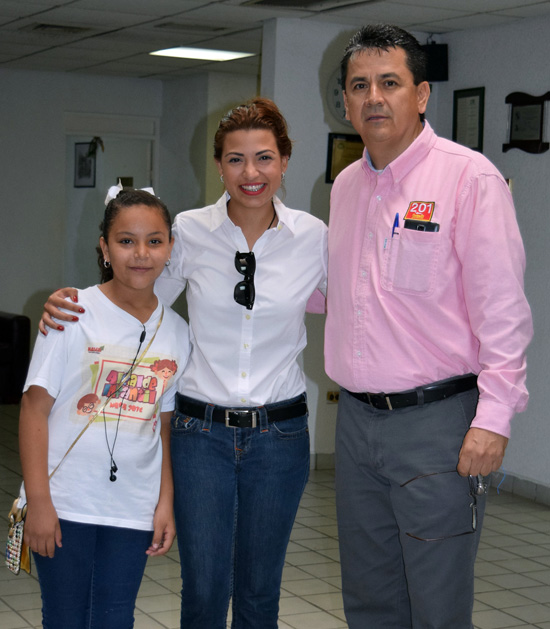 Recorre instalaciones de CFE alcaldesa Ana Gabriela Fernández y el Cabildo Infantil 2016 de Nava 