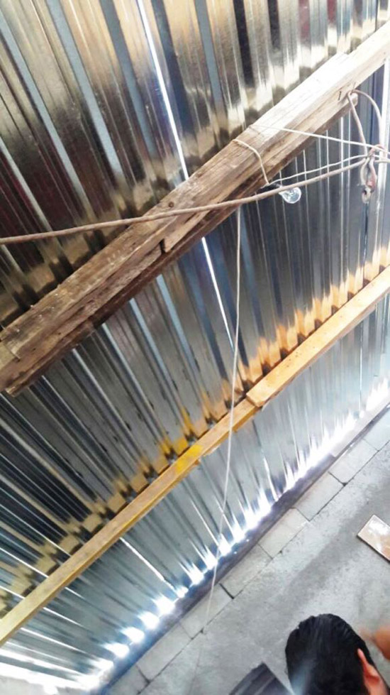 Apoya Protección Civil a la instalación de láminas para reparación de techos en La Esperanza y Lupita Murgía 