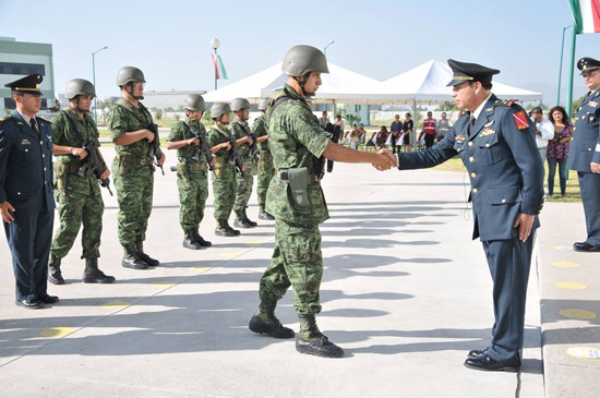 Da el Alcalde Licenciado Gerardo García la Bienvenida al Nuevo Comandante del 105 Batallón, Coronel Oscar Zavala 