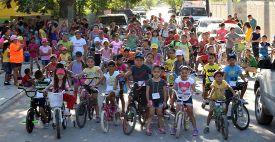 Realizan Bicicletón en el Campamento de Verano 2016 del DIF Nava 