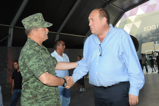 Recorre gobernador exposición Fuerzas Armadas Pasión por Servir a México 