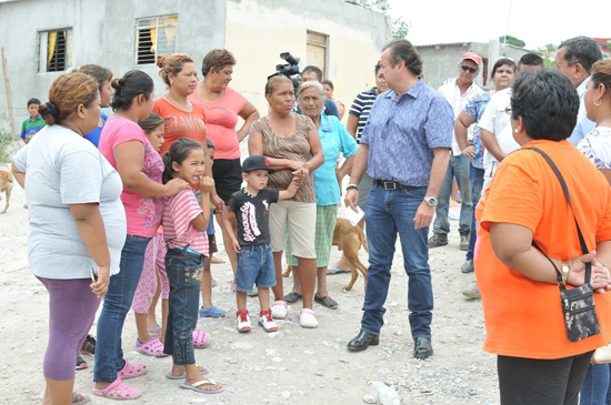 Supervisa Alcalde obra de Electrificación en Colonia La Esperanza 