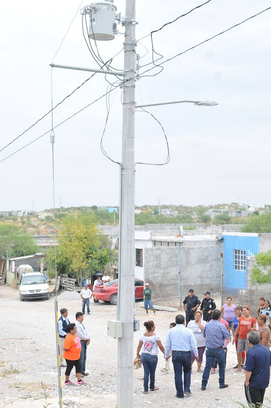 Supervisa Alcalde obra de Electrificación en Colonia La Esperanza 
