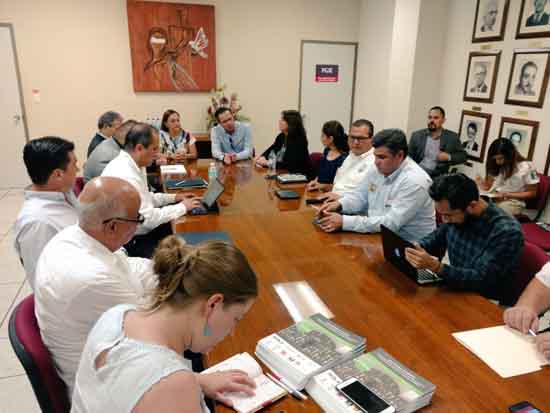 Autoridades estatales se reúnen con personal de WOLA y de la Casa del Migrante de Saltillo 