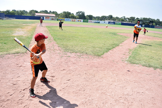 Clausuran curso de verano de beisbol en Nava 