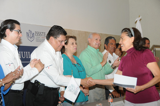 Entregan en Coahuila más de 3 mil 600 créditos a derechohabientes 
