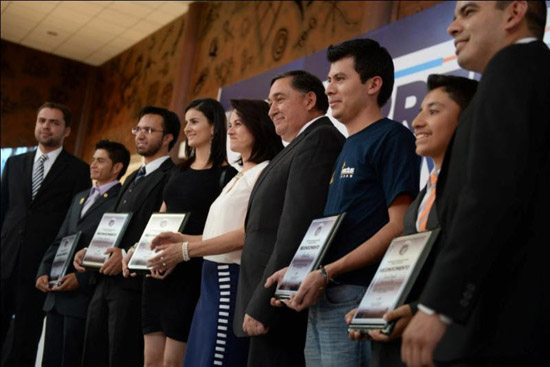 Invitan a escuelas a proponer candidatos al Premio Municipal de la Juventud 