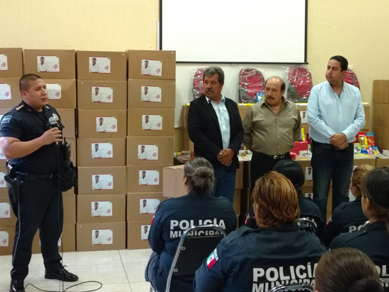 Policías de Ramos Arizpe reciben apoyo en útiles escolares para sus familias 