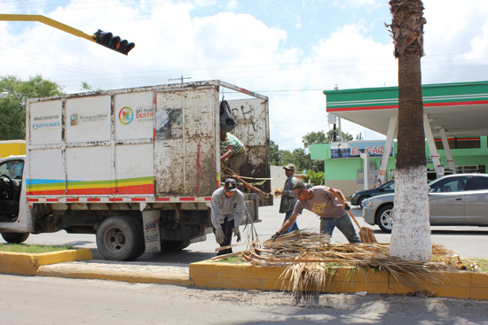 Continúa servicios públicos con acciones de limpieza en bulevar López Mateos 